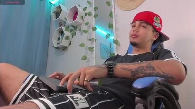 juan_alvarez18 public webcam profile photo 3