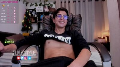 juancamroom public webcam profile photo 5