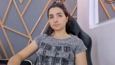 julayviini public webcam profile photo 8