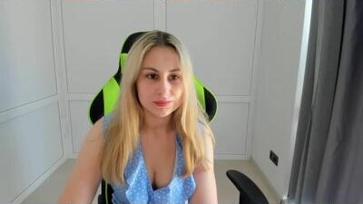 julia_sunshinee public webcam profile photo 10