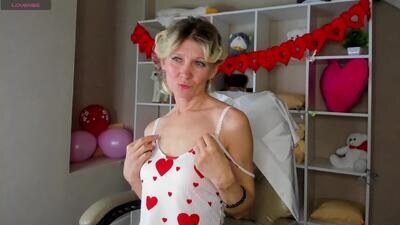 julie_lucasss public webcam profile photo 4