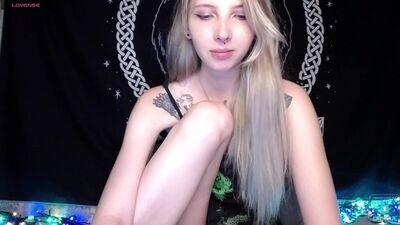 justmeowgirl public webcam profile photo 4
