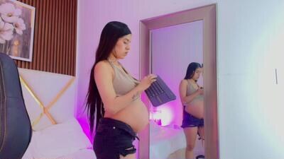 katy_pregnant_ public webcam profile photo 3