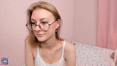 keeleyfarro public webcam profile photo 4