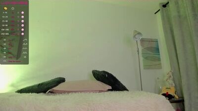 kharol_ public webcam profile photo 8