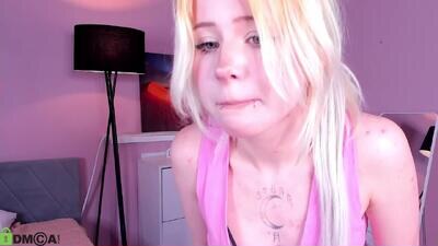 kiki_peach public webcam profile photo 3