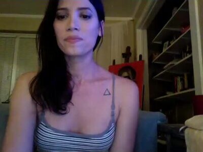 kikihart public webcam profile photo 10