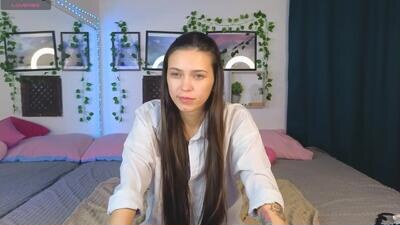 kira_low public webcam profile photo 2
