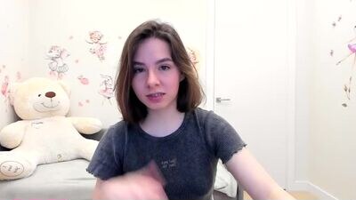 kiraknowles public webcam profile photo 2