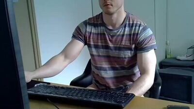 kneepadss public webcam profile photo 3