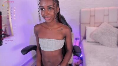 kynlee_ public webcam profile photo 3