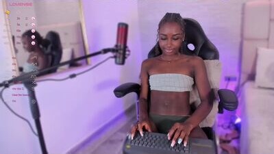 kynlee_ public webcam profile photo 5