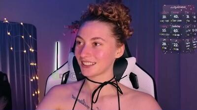 lady_curls public webcam profile photo 5