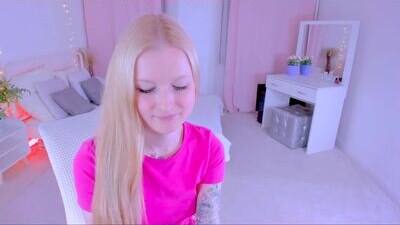 laly_peach public webcam profile photo 5