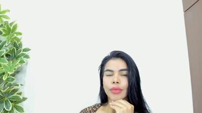 lara_sins1