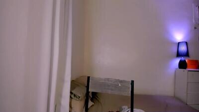 larahsaint public webcam profile photo 3