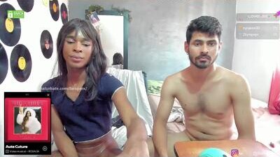 laraparx public webcam profile photo 7