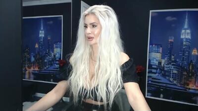 laras_moans public webcam profile photo 3