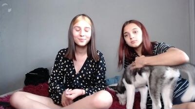 lari_18 public webcam profile photo 2