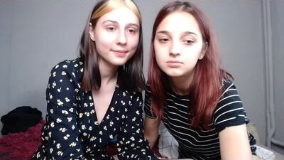 lari_18 public webcam profile photo 10