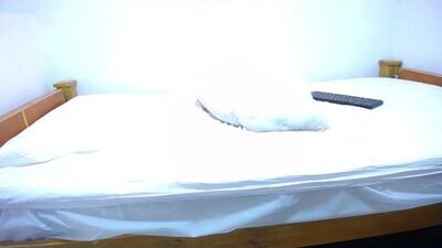 laura__kuenss public webcam profile photo 10