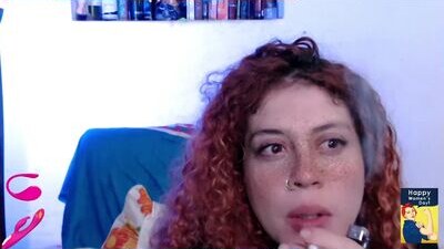laura_fountain_ public webcam profile photo 6