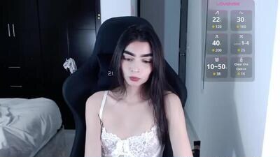 laura_secrets public webcam profile photo 2
