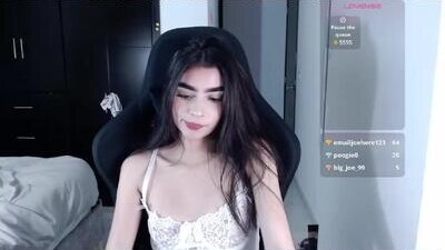 laura_secrets public webcam profile photo 8