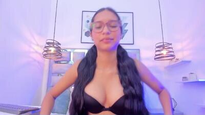 laura_stuar public webcam profile photo 3