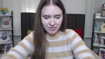laurahlot public webcam profile photo 2