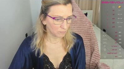 lauraneal public webcam profile photo 7