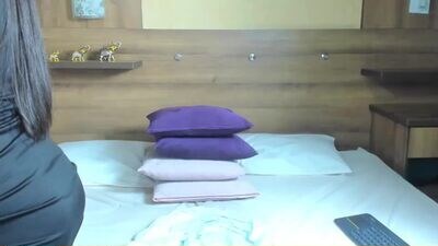 laurasanzz public webcam profile photo 2