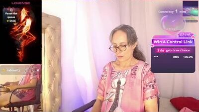 laurasofia45 public webcam profile photo 6