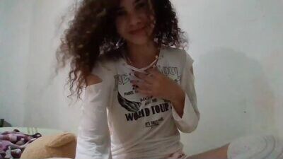 lauurashy public webcam profile photo 2