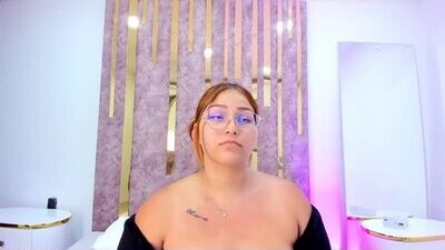 leahbarker public webcam profile photo 4