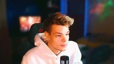leevmorg public webcam profile photo 6