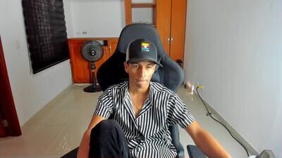 leo_hornny2 public webcam profile photo 2