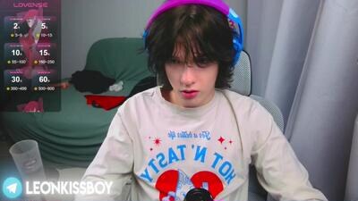 leonkissboy public webcam profile photo 3