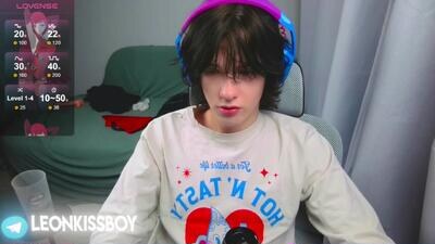 leonkissboy public webcam profile photo 4