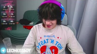 leonkissboy public webcam profile photo 5