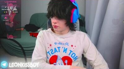 leonkissboy public webcam profile photo 10