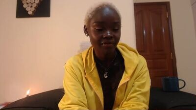 lequeen public webcam profile photo 3