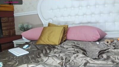 leslie_shhh public webcam profile photo 10