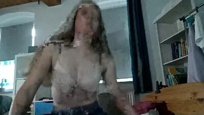 lia06_ public webcam profile photo 2