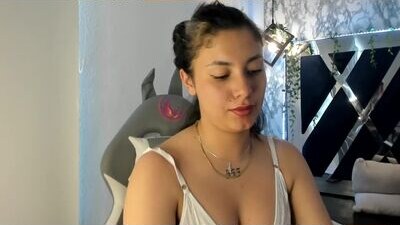 lia_14_ public webcam profile photo 5