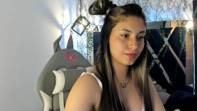 lia_14_ public webcam profile photo 10