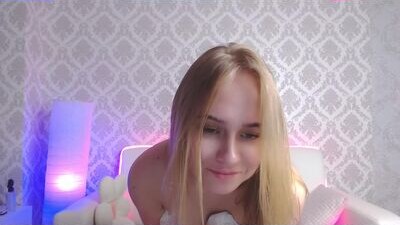 liana_bright public webcam profile photo 8