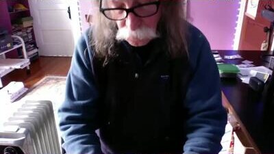 lickyouryoni public webcam profile photo 10