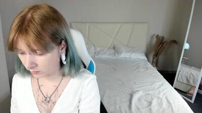 lilac_muse public webcam profile photo 5