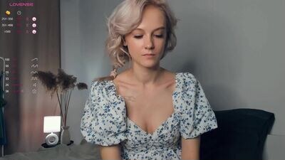 lili_summer public webcam profile photo 2